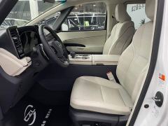 Lexus LM 500h Six-Seat Premium Edition - ფოტო 8