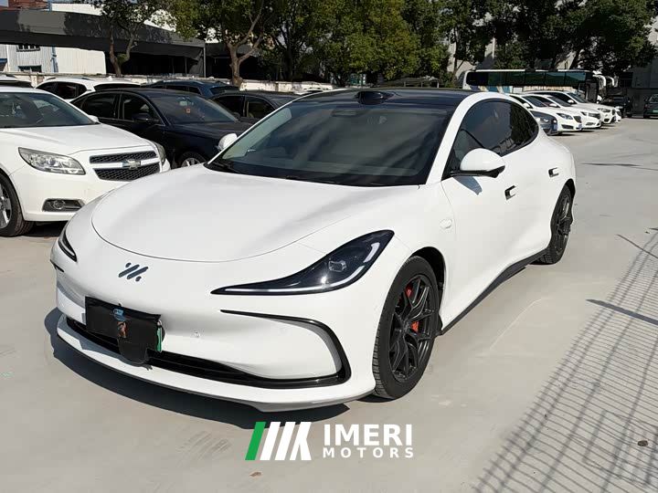 IM Motors Zhiji L6 Max Standard Edition - автомобиль из Китая