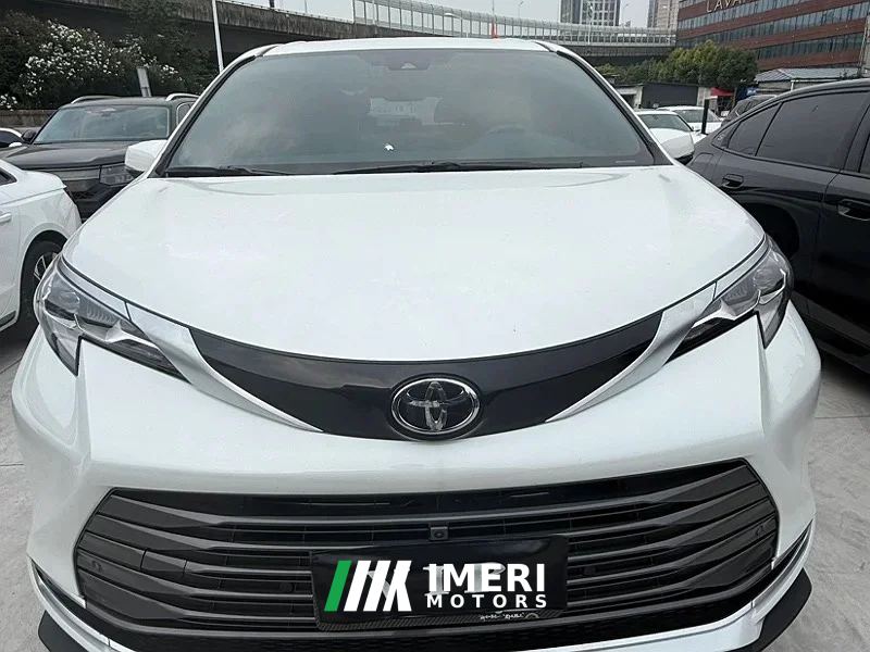 Toyota Sienna Dual-Engine 2.5L RWD Comfort Edition - car from China