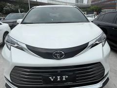 Toyota Sienna Dual-Engine 2.5L RWD Comfort Edition - photo 1