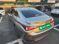 Lexus ES 300h Excellence Edition - photo 4