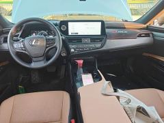 Lexus ES 300h Excellence Edition - photo 9