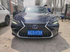 Lexus ES 300h Premium Edition - фото 2