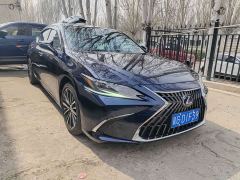 Lexus ES 300h Premium Edition - фото 3