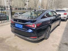 Lexus ES 300h Premium Edition - фото 4