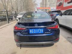 Lexus ES 300h Premium Edition - фото 5