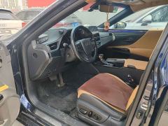 Lexus ES 300h Premium Edition - фото 8