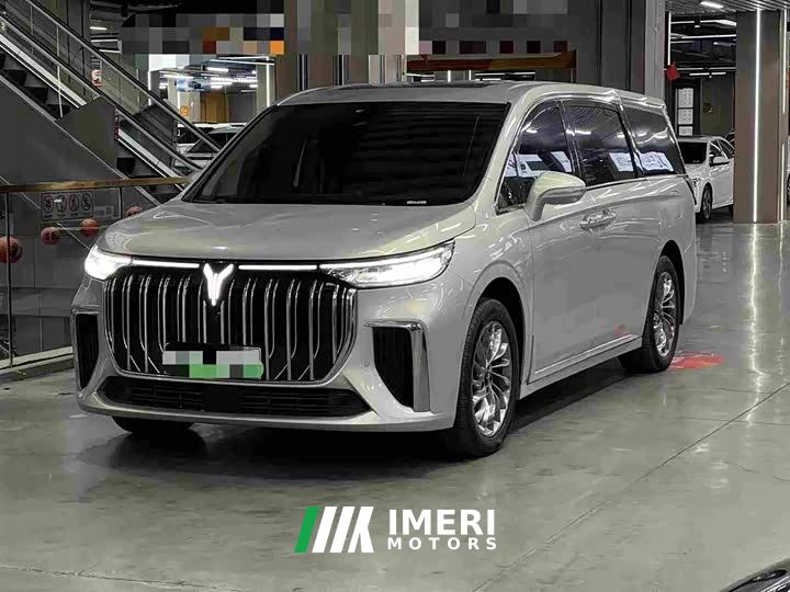 Voyah Lantu Dreamchaser PHEV Ultra-Long Range Flagship - car from China