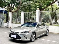 Lexus ES 200 Luxury - фото 1