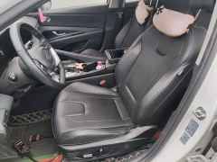 Hyundai Elantra 1.5L CVT Luxury - ფოტო 14