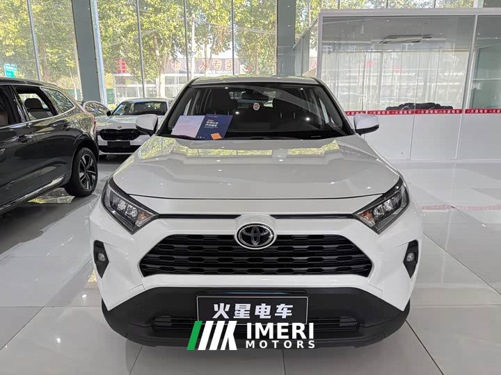 Toyota RAV4 2.0L CVT FWD Urban Edition - автомобиль из Китая
