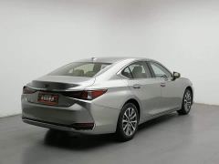 Lexus ES 200 Premium Edition - фото 2
