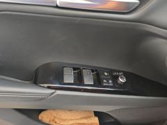 Toyota Camry Dual-Engine 2.0HGVP Luxury Edition - фото 13
