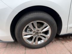 Toyota Sienna 2.5L Hybrid Platinum Edition - photo 2