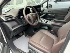 Toyota Sienna 2.5L Hybrid Platinum Edition - photo 4