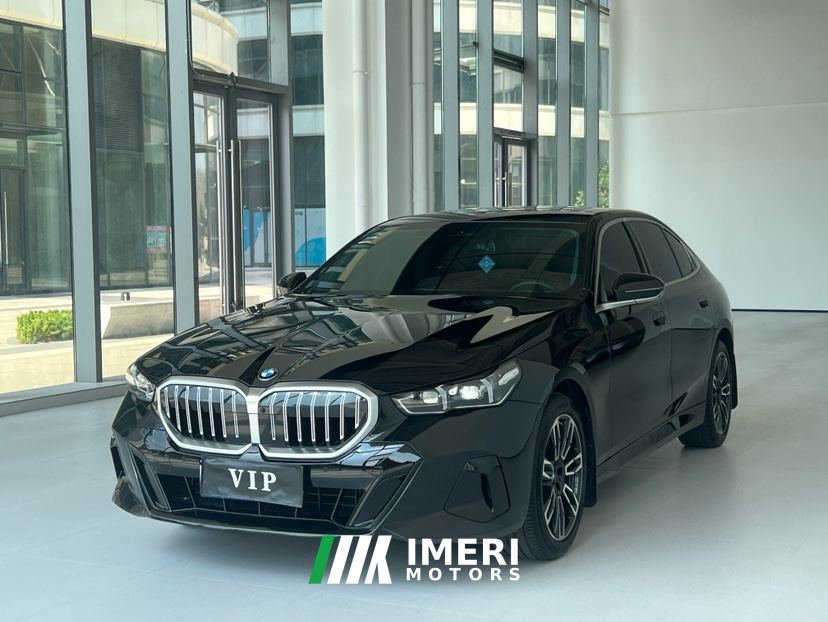 BMW 5 Series 530Li Luxury M Sport Package - автомобиль из Китая