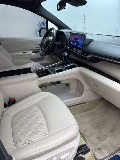 Toyota Sienna Dual-Engine 2.5L Comfort Edition - ფოტო 4