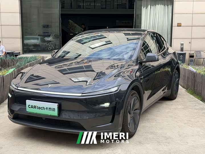 Tesla Model Y Rear-Wheel Drive - автомобиль из Китая
