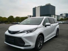 Toyota Sienna Dual-Engine 2.5L 4WD Luxury Edition - ფოტო 1