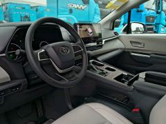 Toyota Sienna Dual-Engine 2.5L 4WD Luxury Edition - ფოტო 4