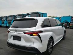 Toyota Sienna Dual-Engine 2.5L 4WD Luxury Edition - ფოტო 9