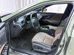 Lexus ES 200 Excellence Edition - ფოტო 4