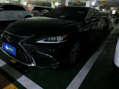 Lexus ES 200 Excellence Edition - фото 1