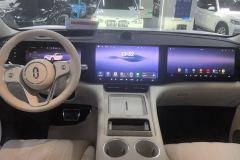 AITO M8 EREV Edition 201km AWDMax 6(192) - ფოტო 10