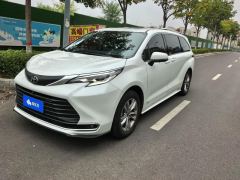 Toyota Sienna Dual-Engine 2.5L RWD Comfort Edition - ფოტო 1