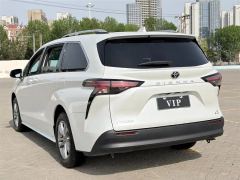 Toyota Sienna Dual-Engine 2.5L RWD Comfort Edition - ფოტო 11