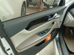 BYD Qin PLUS DM-i Honor Edition 1.5L 120km Leading Edition - фото 12