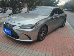 Lexus ES 300h Premium Edition - ფოტო 1