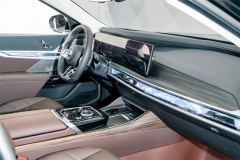 BMW 7 Series Facelift 735Li M Sport Package - ფოტო 19