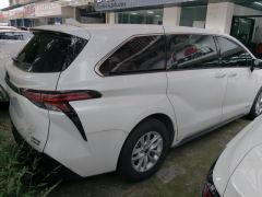 Toyota Sienna 2.5L Hybrid Prestige Edition - photo 2