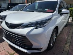 Toyota Sienna Dual-Engine 2.5L 4WD Prestige Edition - photo 1