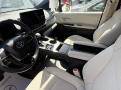 Toyota Sienna Dual-Engine 2.5L 4WD Prestige Edition - photo 9