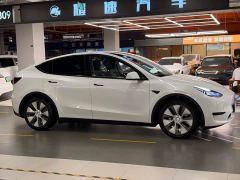 Tesla Model Y Rear-Wheel Drive - ფოტო 3