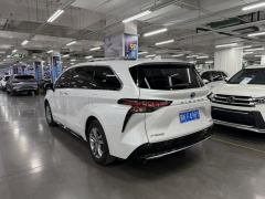 Toyota Sienna Dual-Engine 2.5L Supreme Edition - ფოტო 7