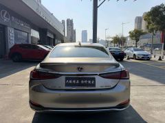 Lexus ES 200 Excellence Edition - ფოტო 9