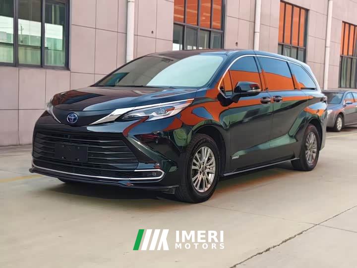 Toyota Sienna 2.5L Hybrid Luxury