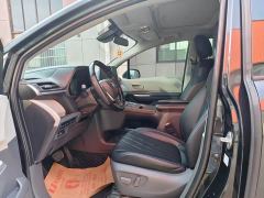 Toyota Sienna 2.5L Hybrid Luxury - ფოტო 3