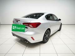 Ford Focus EcoBoost 180 ST-Line - ფოტო 4