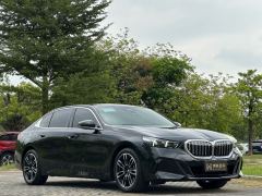 BMW 5 Series 530Li Premier M Sport Package - photo 3