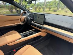 Lexus ES 300h - ფოტო 17