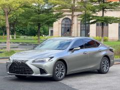 Lexus ES 300h Premium Edition - ფოტო 1