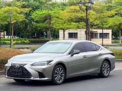 Lexus ES 300h Premium Edition - ფოტო 1