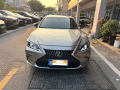 Lexus ES 200 Excellence Edition - ფოტო 2