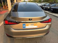 Lexus ES 200 Excellence Edition - ფოტო 9
