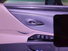 Lexus ES 200 Excellence Edition - ფოტო 13