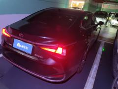 Lexus ES 200 Excellence Edition - ფოტო 2